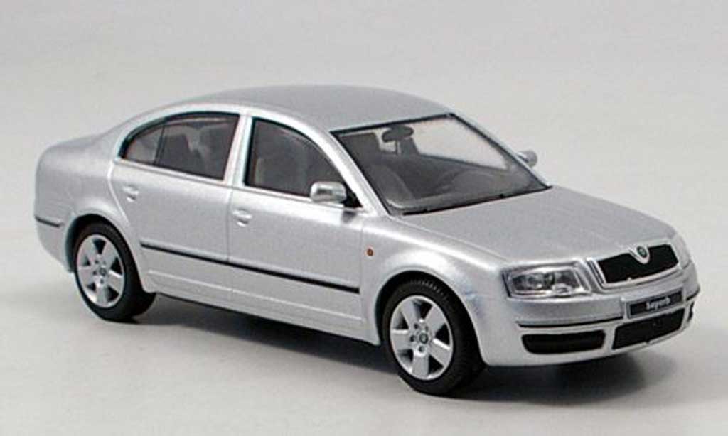 Skoda Superb 1/43 Abrex grijs modelauto