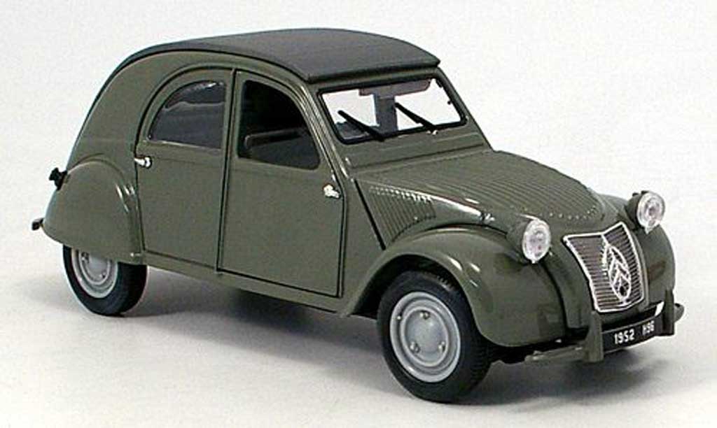 Citroen 2CV 1/18 Maisto olivgrun modelauto