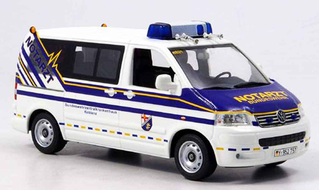 Volkswagen Combi 1/43 Minichamps t5 transporter bundeswehr notarzt 2002 modelauto