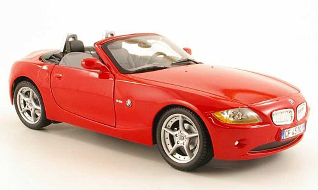 Bmw Z4 E85 1/18 Burago E85 Roadster rood modelauto