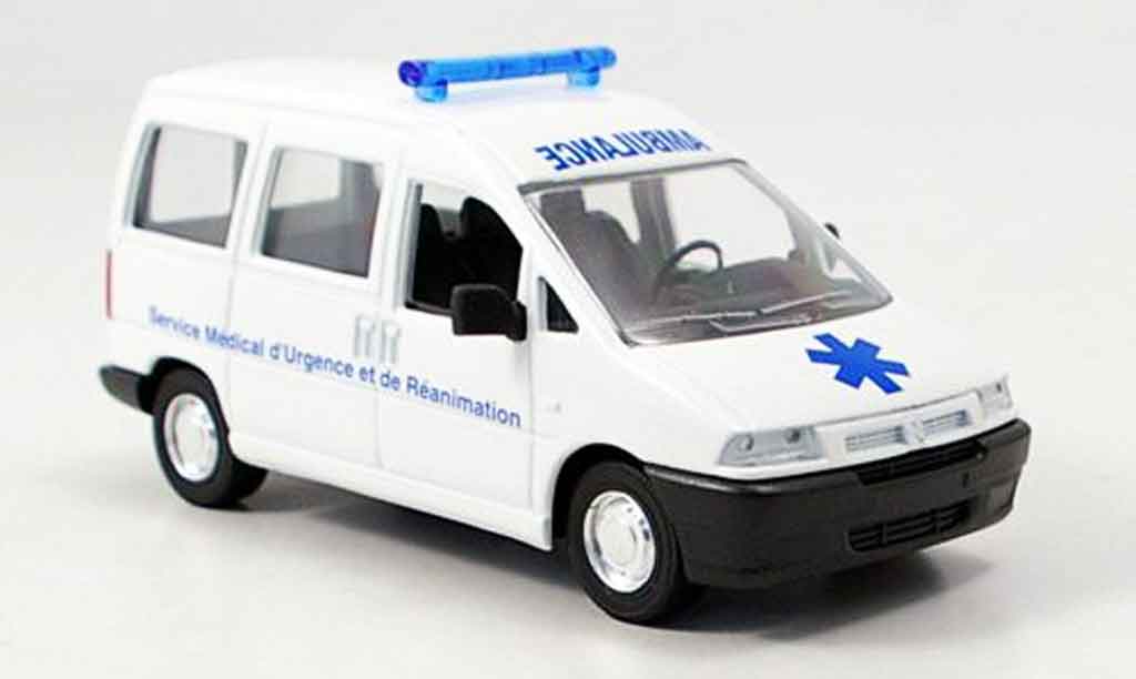 Citroen Jumpy 1/43 Verem ambulanz modelauto