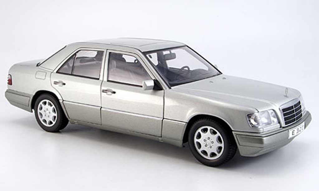 Mercedes Classe E 1/18 Autoart e320 (w 124) limousine zilver 1995 modelauto
