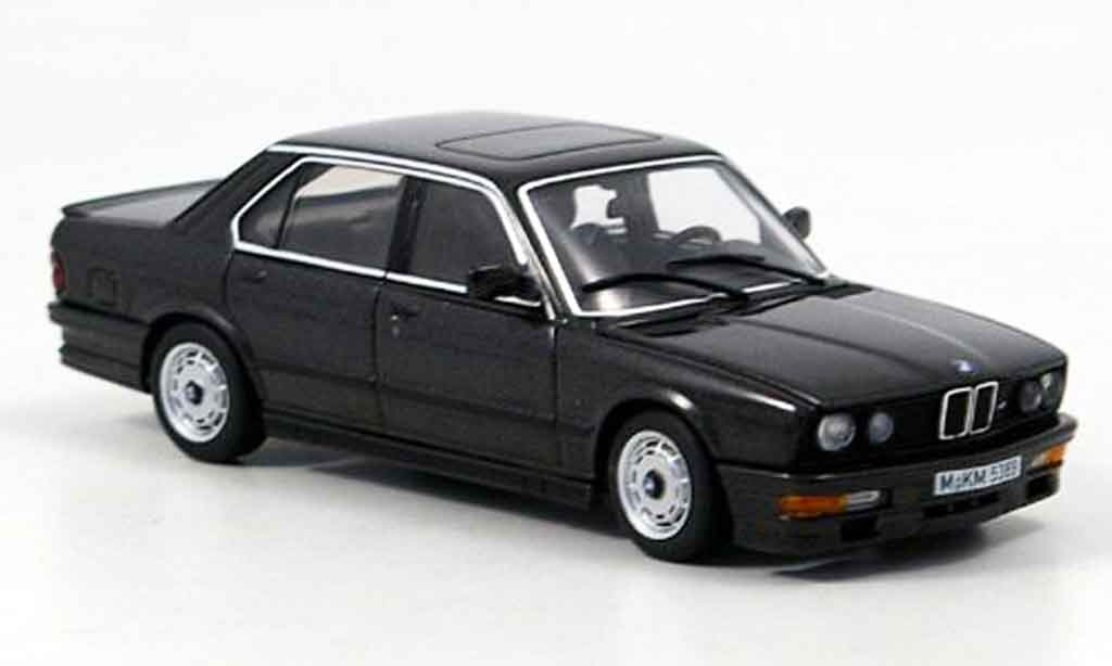 Bmw 535 1/43 Autoart i (E 28) zwart 1985 modelauto