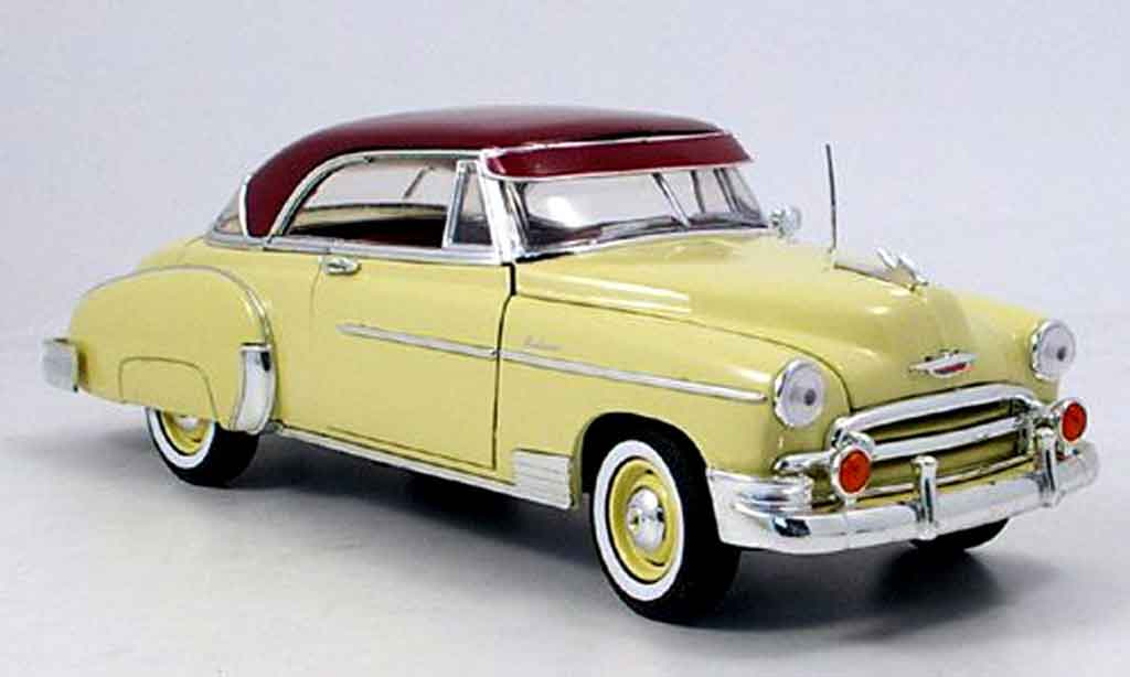 Chevrolet Bel Air 1950 1/18 Motormax 1950 beige rood modelauto