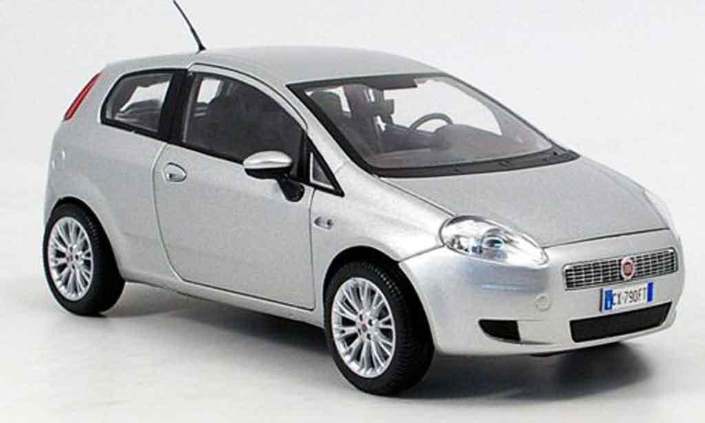 Fiat Grande Punto 1/18 Mondo Motors grijs 2007 modelauto