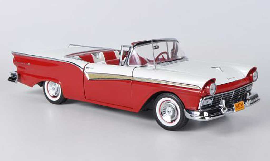 Ford Fairlane 1957 1/18 Sun Star 1957 500 Skyliner rood/wit modelauto
