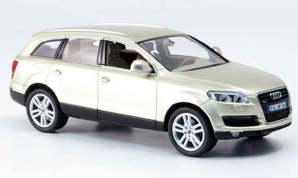 Audi Q7 1/43 Schuco beige modelauto
