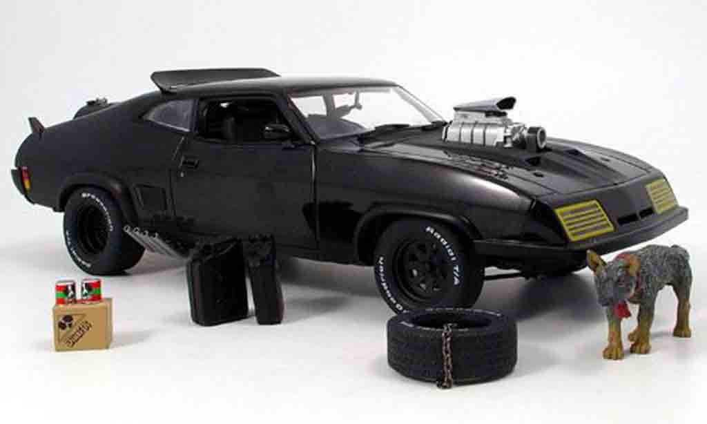 Mad Max ROAD WARRIOR INTERCEPTOR 1/18 Autoart 2 (ford falcon xb gt) zwart 1973 modelauto