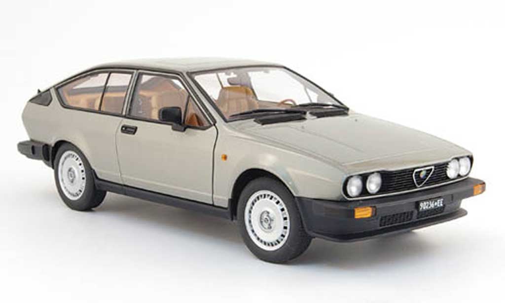 Alfa Romeo GT 2.0 1/18 Autoart V 2.0 alfetta grijs clair 1980 modelauto