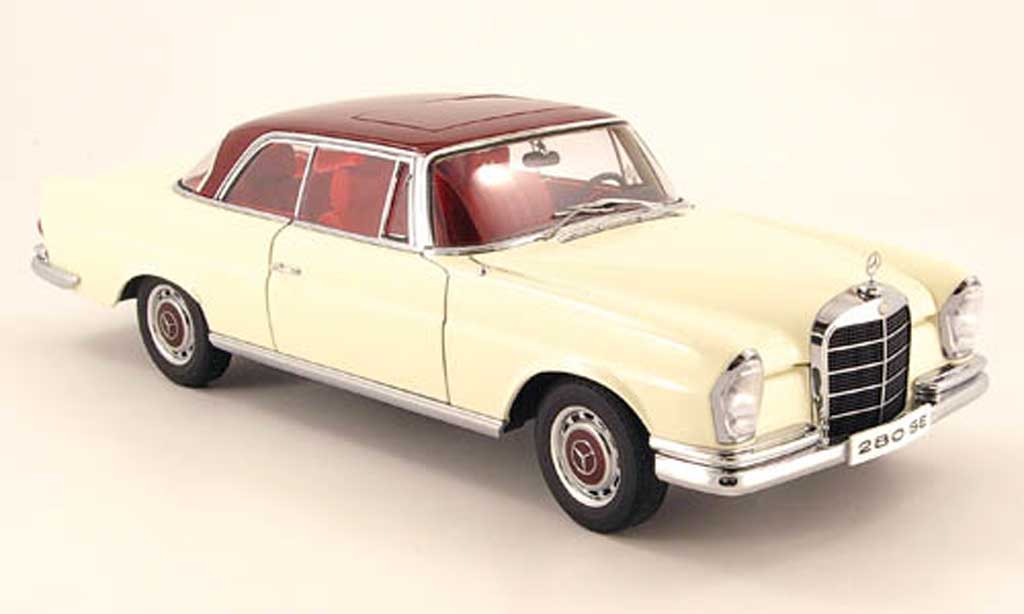 Mercedes 280 1968 1/18 Autoart 1968 se coupe wit avec roodem dach modelauto