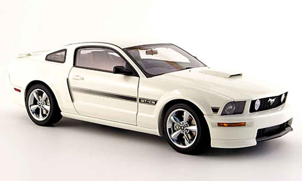 Ford Mustang GT 1/18 Autoart GT california special wit 2007 modelauto