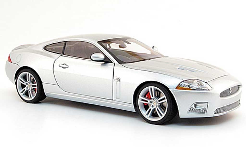 Jaguar XKR R coupe 1/18 Autoart R coupe grijs rechtslenker (rhd) modelauto