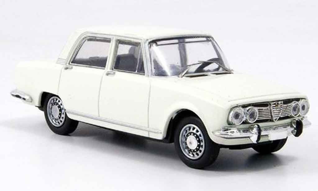 Alfa Romeo 1750 1/43 M4 sedan wit b quality 1968 modelauto