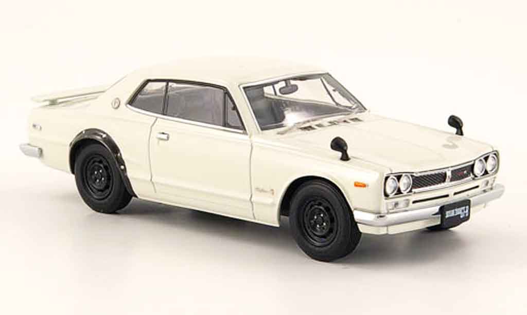 Nissan Skyline 2000 1/43 Ebbro 2000 GT R HT (KPGC10) wit 2 Turer 1971 modelauto