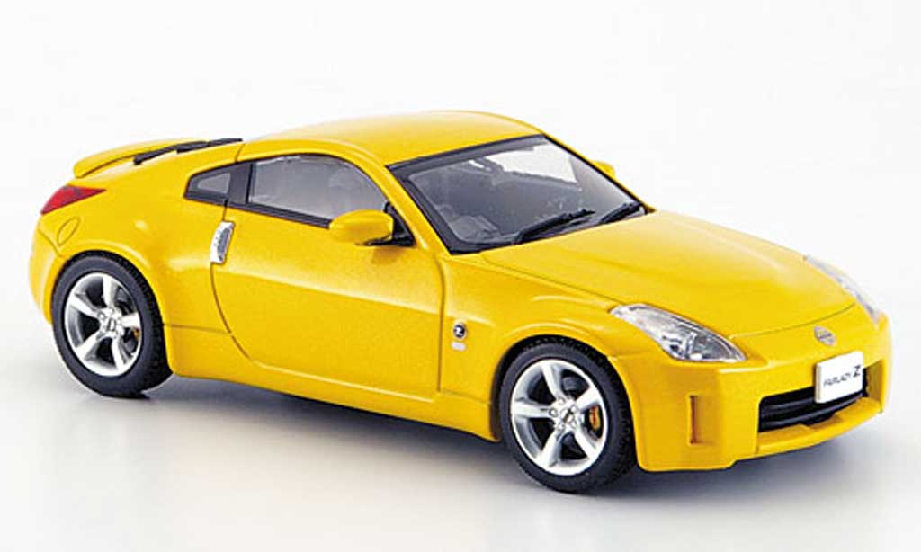 Nissan 350Z 1/43 Ebbro Fairlady geel Facelift 2007 modelauto