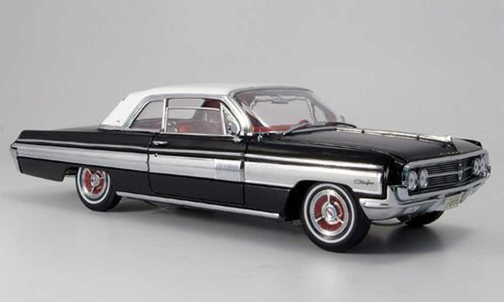 Oldsmobile Starfire 1/18 Yat Ming zwart wites dach 1962 modelauto