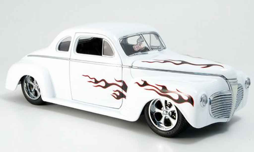 Plymouth Coupe 1941 1/18 Yat Ming 1941 wit hot rod modelauto