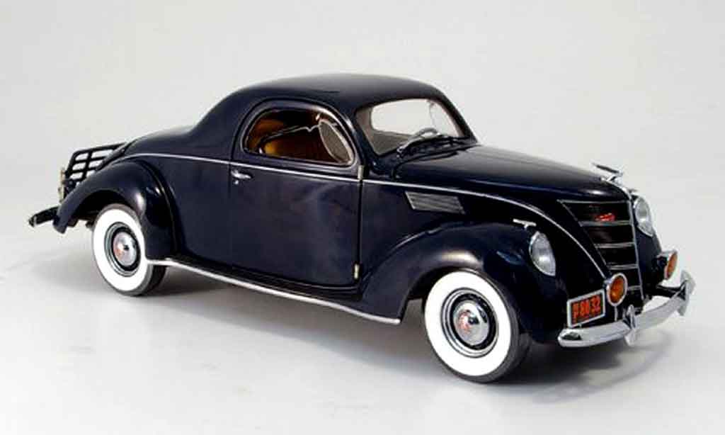 Lincoln Zephyr 1/18 Ertl blauw 1937 modelauto