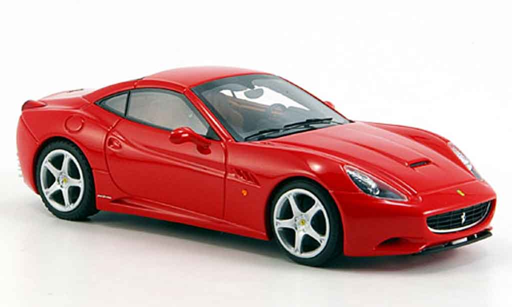Ferrari California 2008 1/43 Look Smart 2008 rood geschlossen modelauto