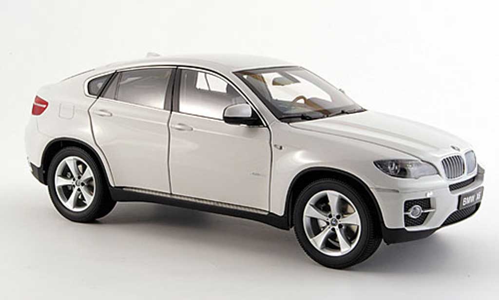 Bmw X6 E71 1/18 Kyosho E71 xdrive50i wit modelauto