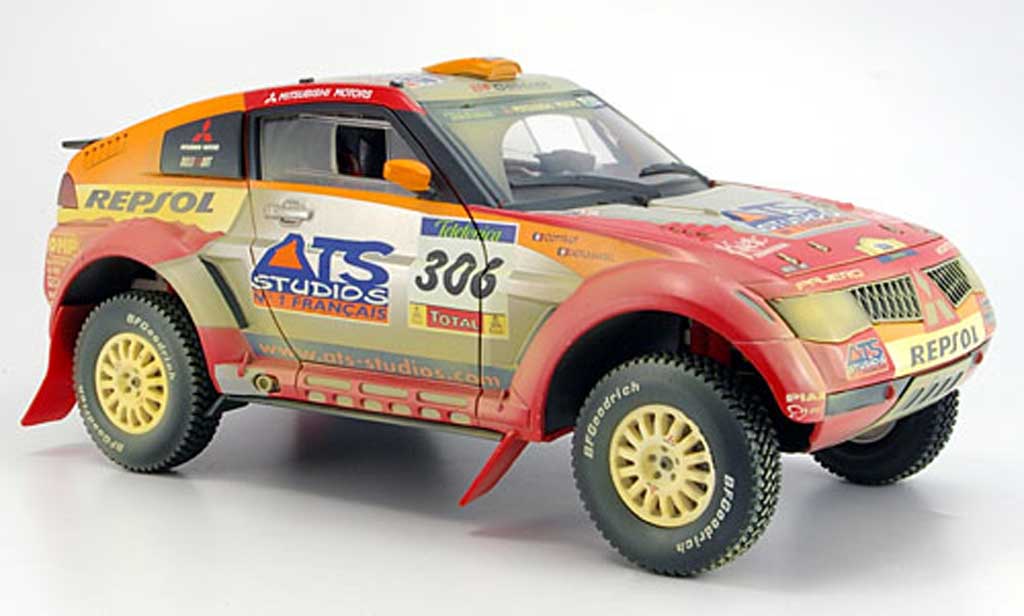 Mitsubishi Pajero 1/18 Solido mpr 11 mit rallyespuren 2005 modelauto