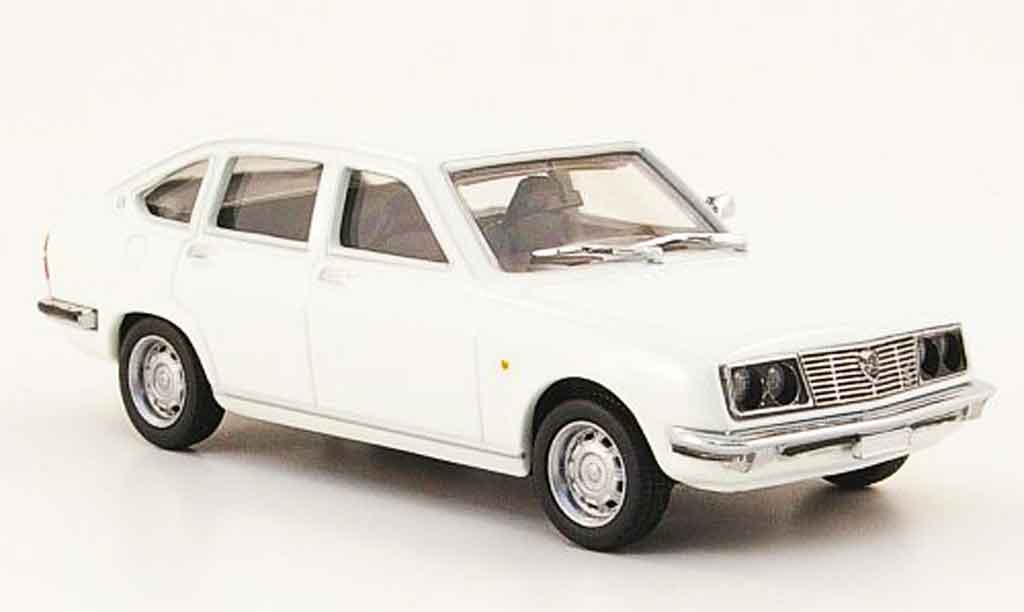 Lancia Beta berline 1/43 Pego sedan wit modelauto