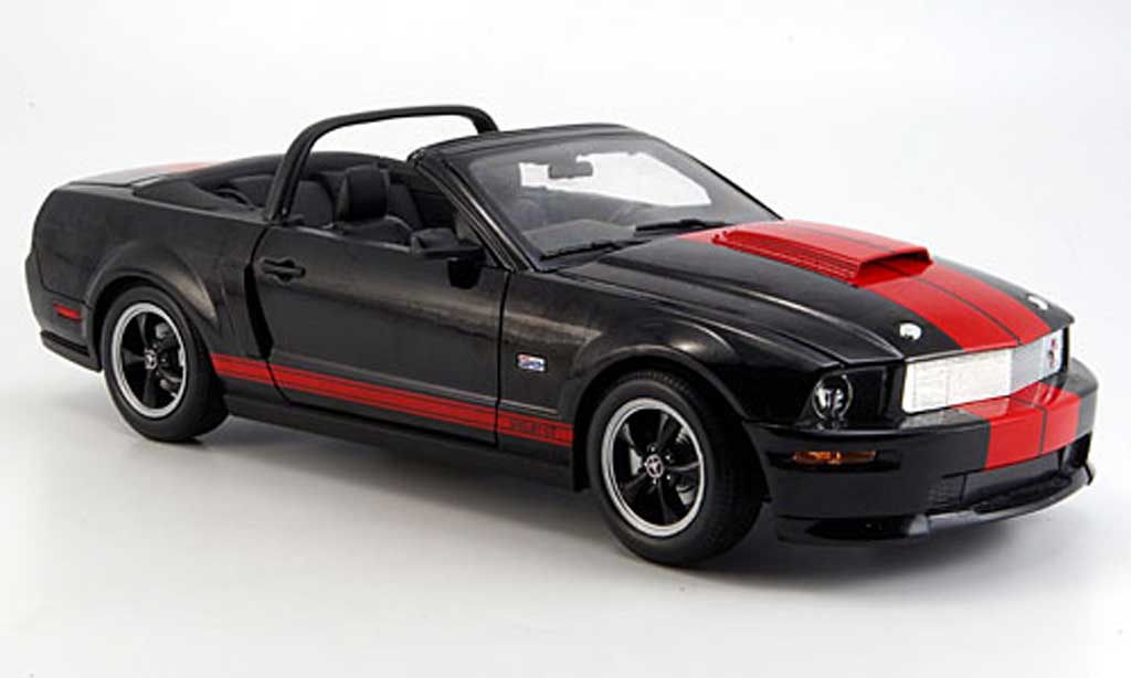 Shelby GT 1/18 Shelby Collectibles cabriolet zwart/rood b. jackson version 2008 modelauto
