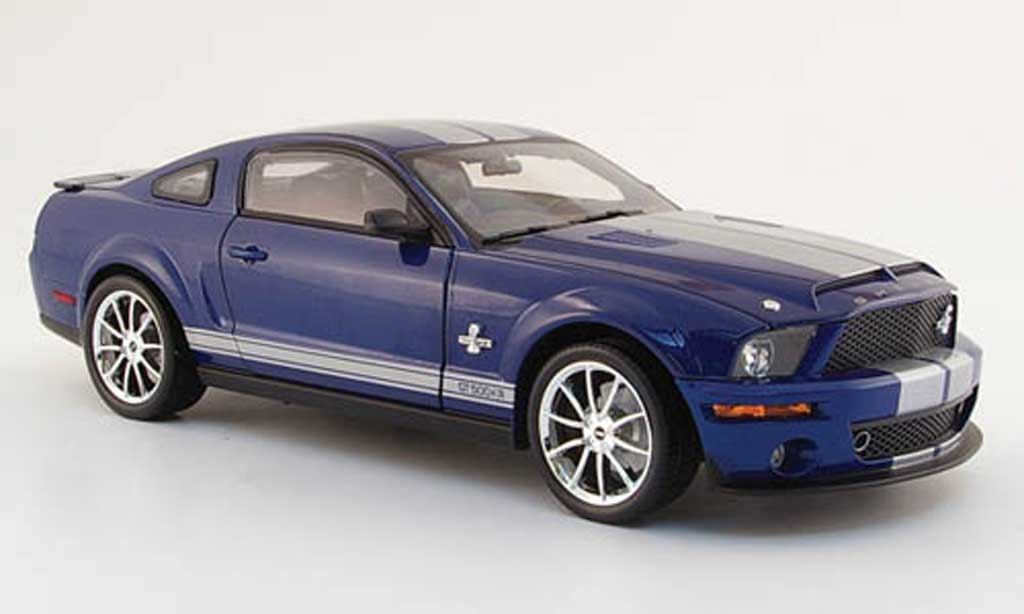 Shelby GT 500 1/18 Shelby Collectibles kr blauw avec bandes grijss 2008 modelauto