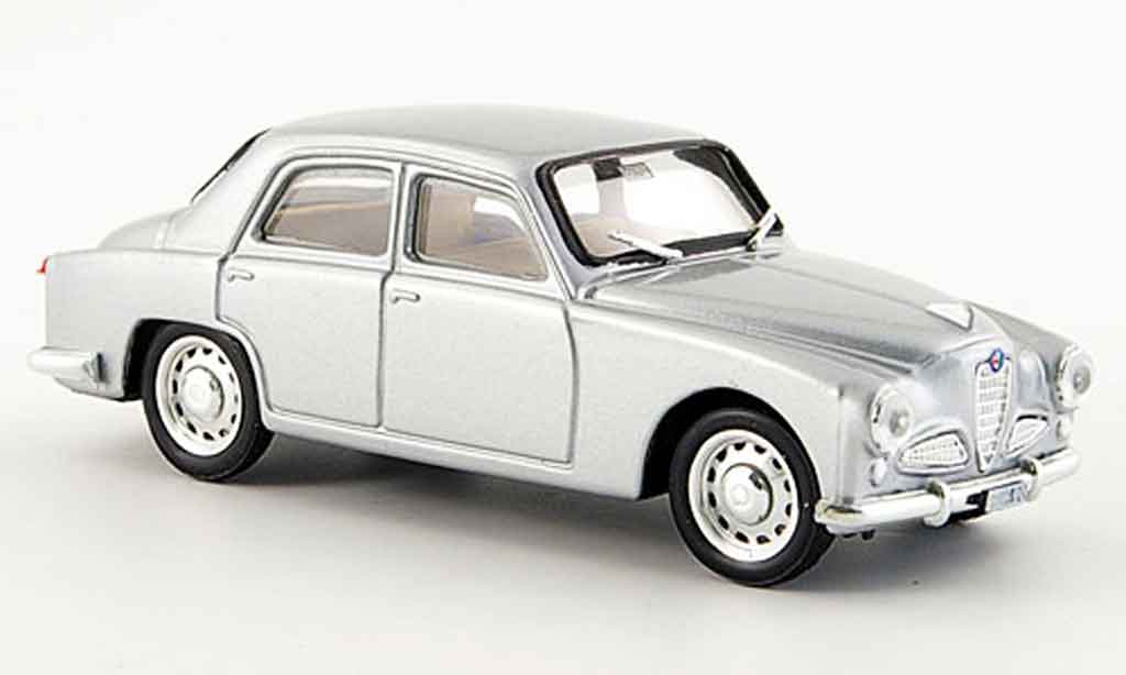 Alfa Romeo 1900 1/43 Brumm sedan grijs metallic 1950 modelauto
