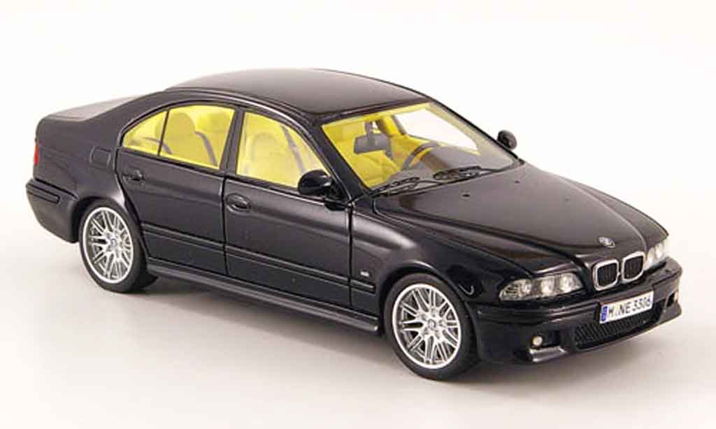 Bmw M5 E39 1/43 Neo E39 zwart 2002 modelauto