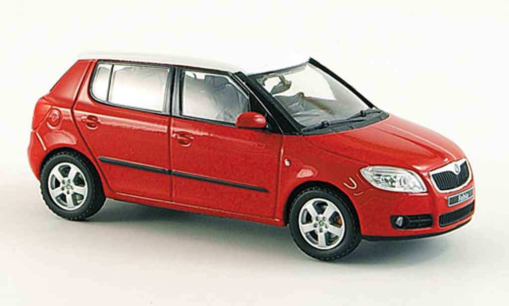 Skoda Fabia 1/43 Abrex ii rood avec witem dach modelauto