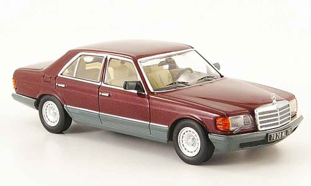 Mercedes 500 SE 1/43 IXO SE SE (W126) rood grijs 1980 modelauto