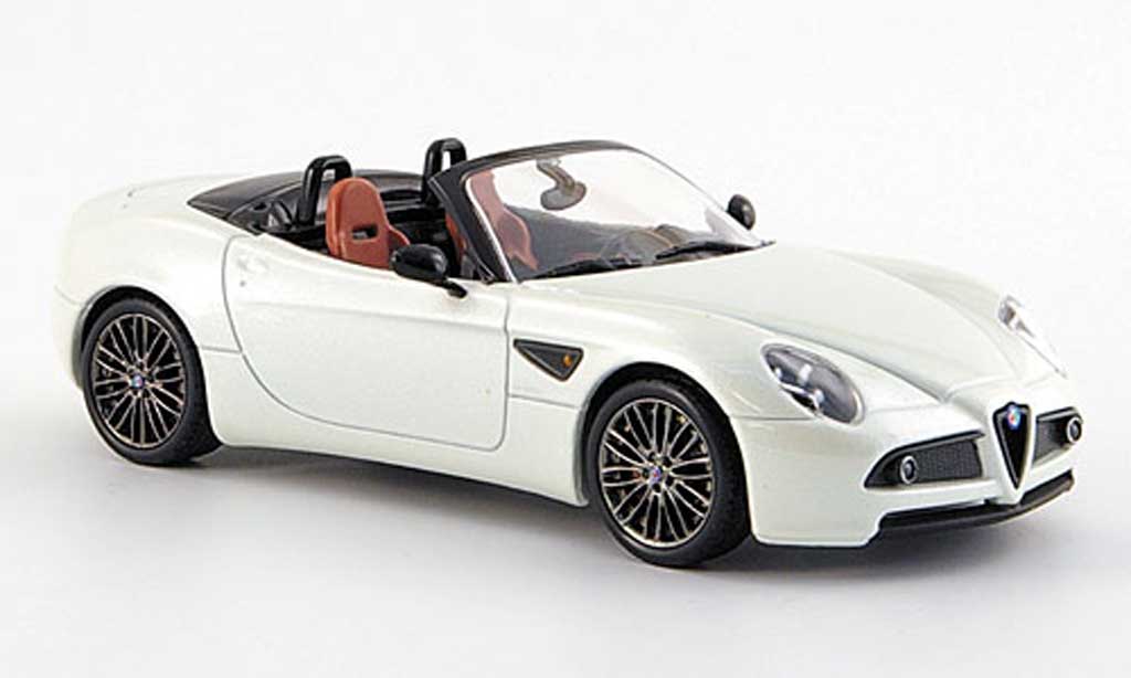 Alfa Romeo 8C Competizione 1/43 M4 Competizione Spyder wit Ausstellung Genf 2008 modelauto