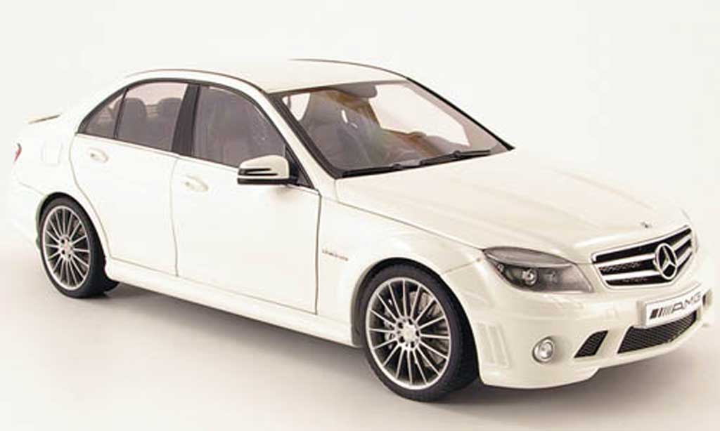 Mercedes Classe C 1/18 Autoart 63 amg wit 2007 modelauto