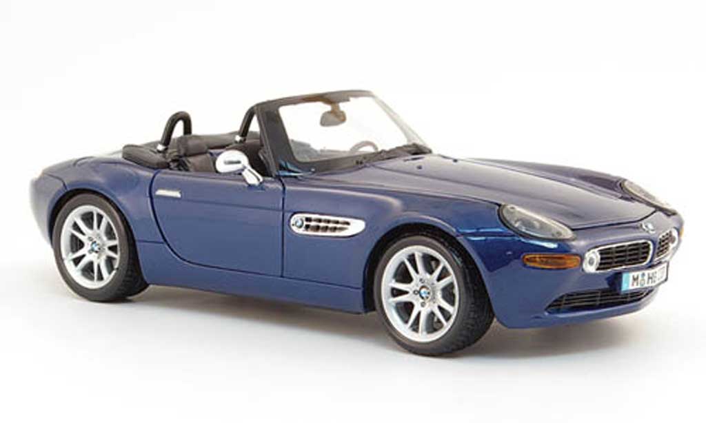 Bmw Z8 1/18 Maisto blauw avec licht und sound modelauto
