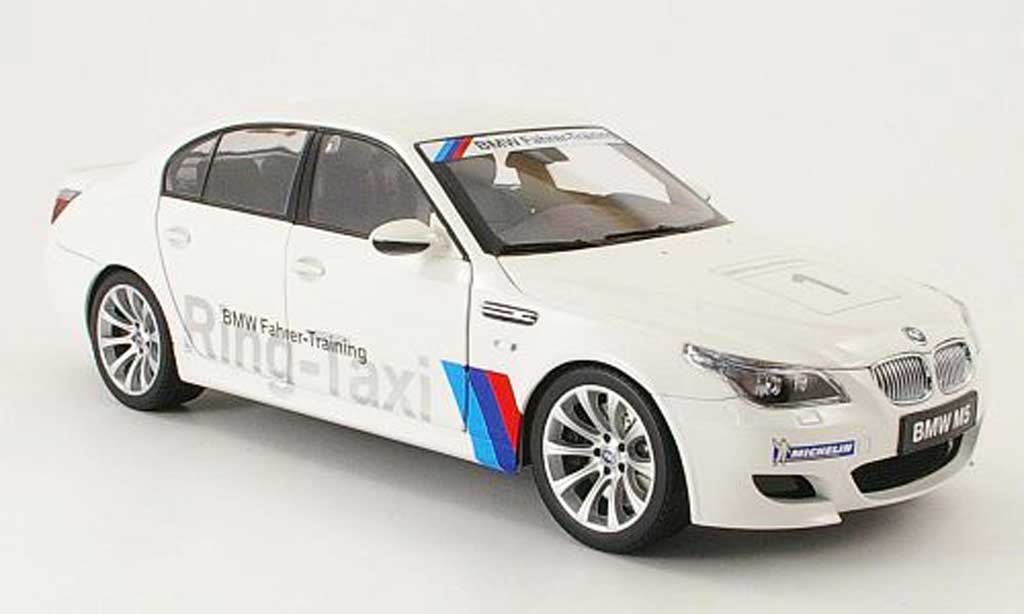 Bmw M5 E60 1/18 Kyosho E60 ring taxi nurburgring 2008 modelauto