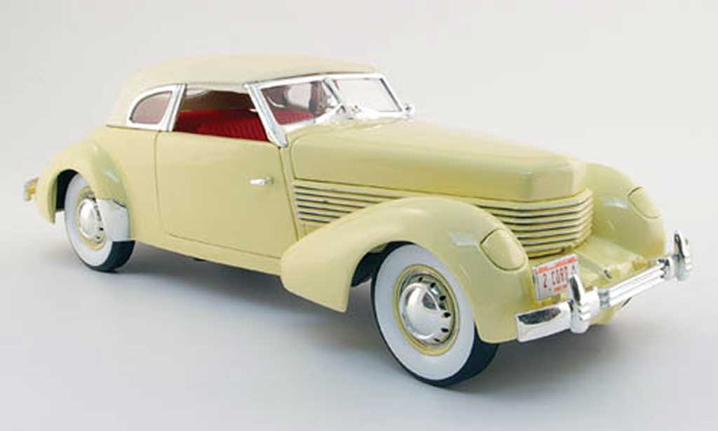 Cord 810 1/18 Signature beige 1936 modelauto