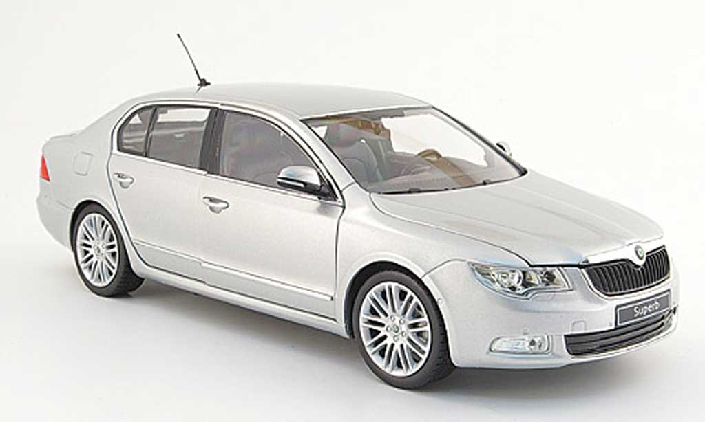 Skoda Superb 2009 1/18 Abrex 2009 grijs clair ii modelauto