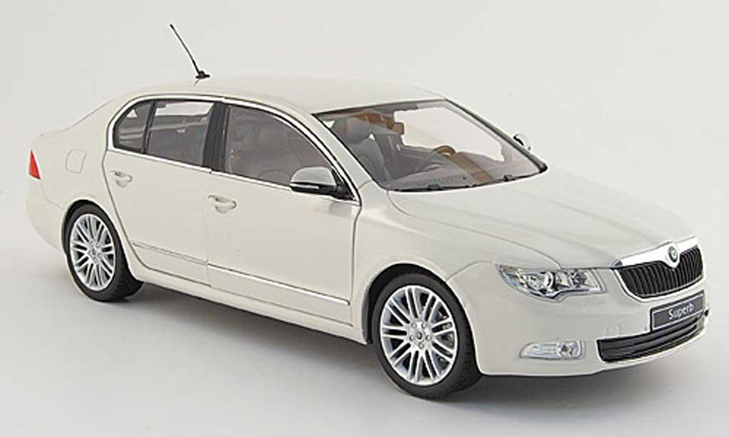 Skoda Superb 2009 1/18 Abrex 2009 ii wit modelauto