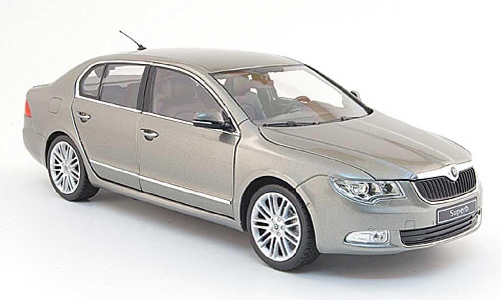 Skoda Superb 2009 1/18 Abrex 2009 ii grijs modelauto
