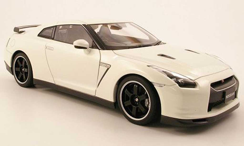 Nissan Skyline R35 1/18 Autoart R35 gtr spec v wit modelauto