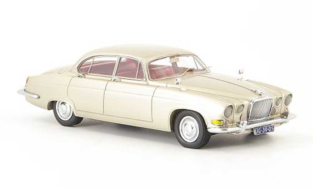 Jaguar MK 10 1/43 Neo 10 beige 1967 modelauto