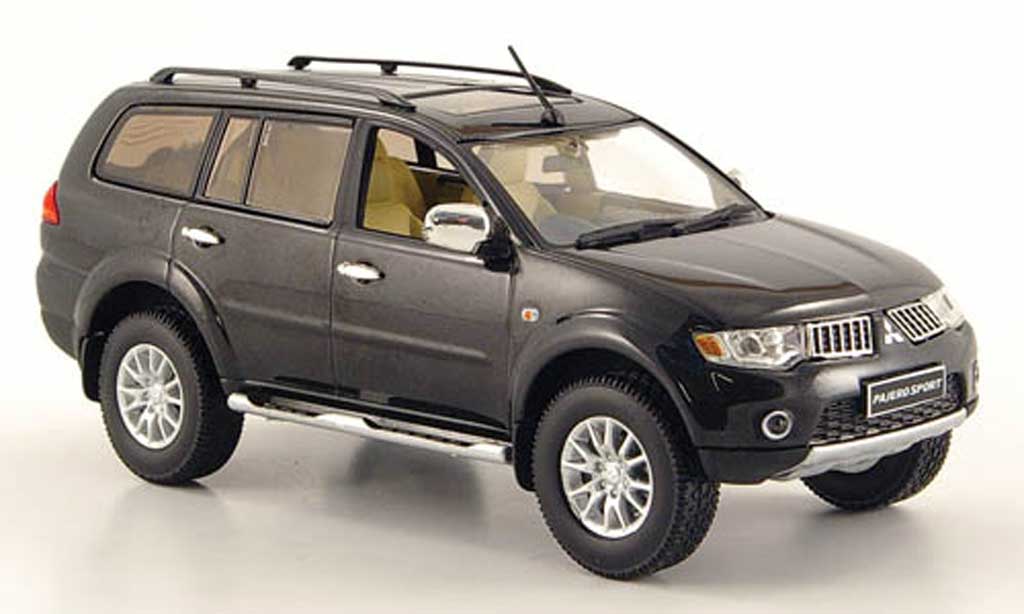 Mitsubishi Pajero 1/43 Vitesse Sport zwart modelauto