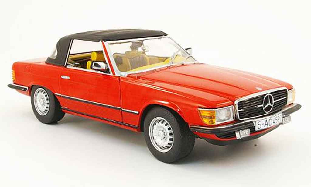 Mercedes 350 SL 1/18 Sun Star SL (r 107) rood geschlossen 1977 modelauto