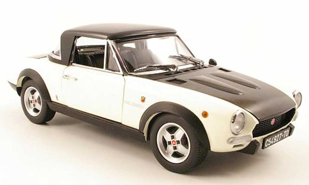 Fiat 124 Spider 1/18 Sun Star Spider csa wit/mat zwart 1972 modelauto