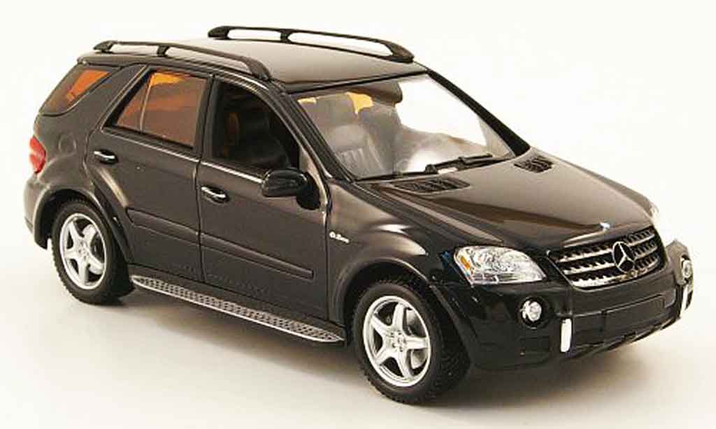 Mercedes Classe M 1/43 Minichamps ML 63 AMG (W 164) zwart 2006 modelauto