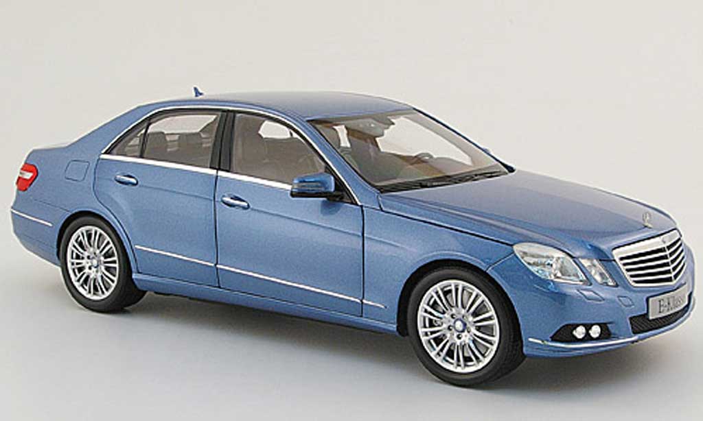 Mercedes Classe E 1/18 Minichamps (w 212) blauw 2009 modelauto