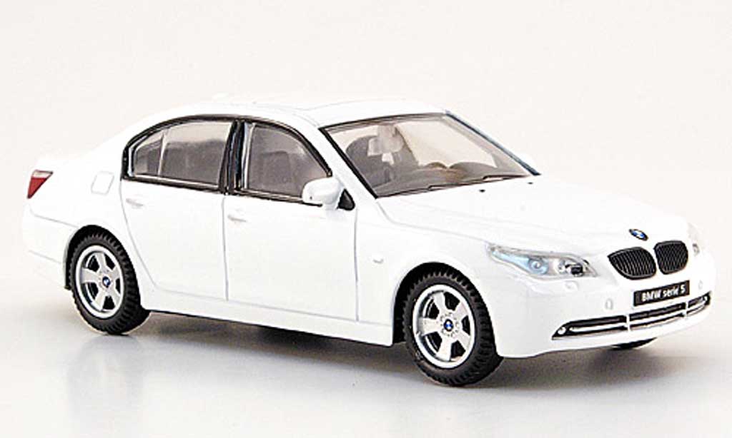 Bmw 535 E60 1/43 Mondo Motors E60 d wit modelauto