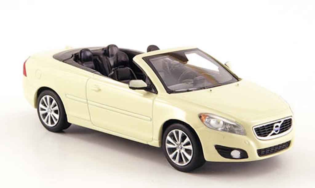Volvo C70 1/43 MotorArt pastellgeel modelauto