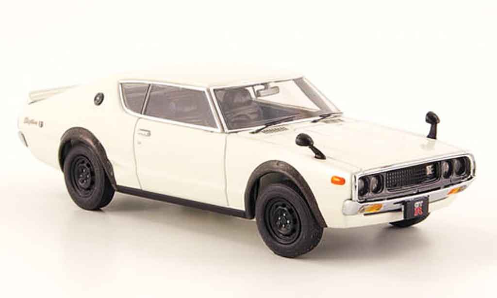 Nissan Skyline 2000 1/43 Ebbro 2000 GT R (KPGC110) wit 1973 modelauto